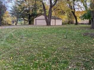 692 Red Oaks Dr, Howell, MI 48843