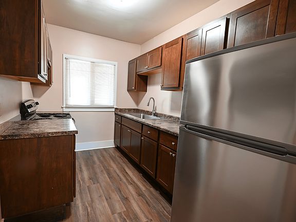 2nd image of 1200 1/2 N Superior Ave #17315451