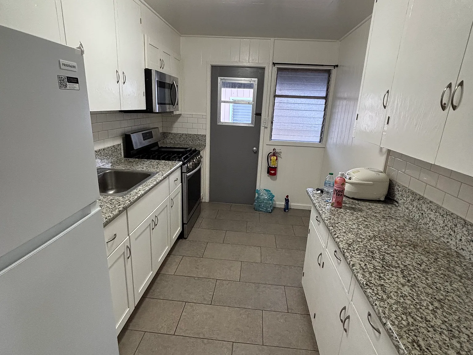 3 bed, 1200 sqft, $3,300 — Photo 3