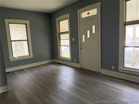 4th image of 332 E 16th Street