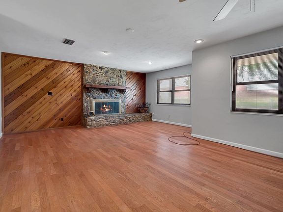 3rd image of 307 Herty St