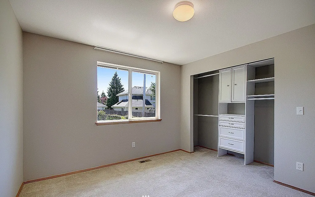 4 bed, 2.5 bath, 2110 sqft, $3,700 — Photo 1