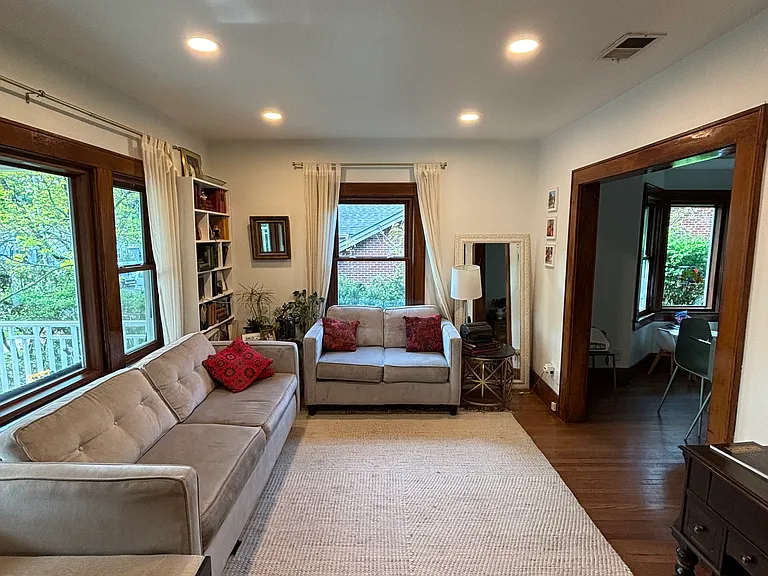 325 N 4th Ave — Photo 3