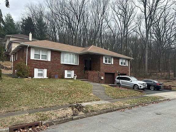 3rd image of 9 Dulles Dr