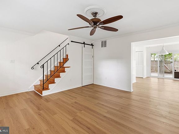 2nd image of 8 Georgetown Ct #1