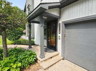 9319 Faussett Rd, Fenton, MI 48430