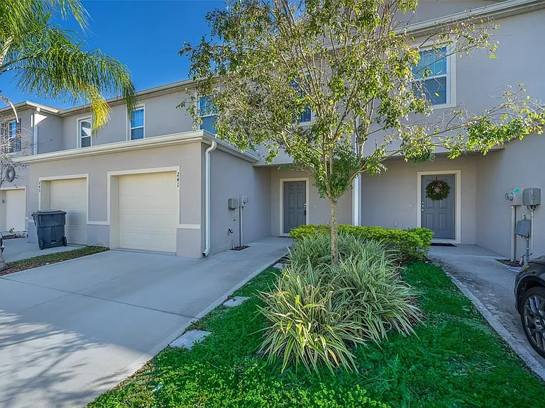 241 Arbor Lakes Dr — Photo 2