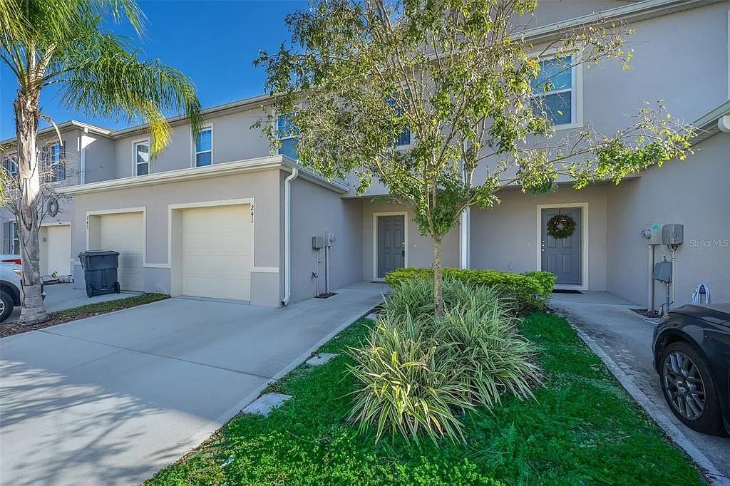 Building Photo - 241 Arbor Lakes Dr