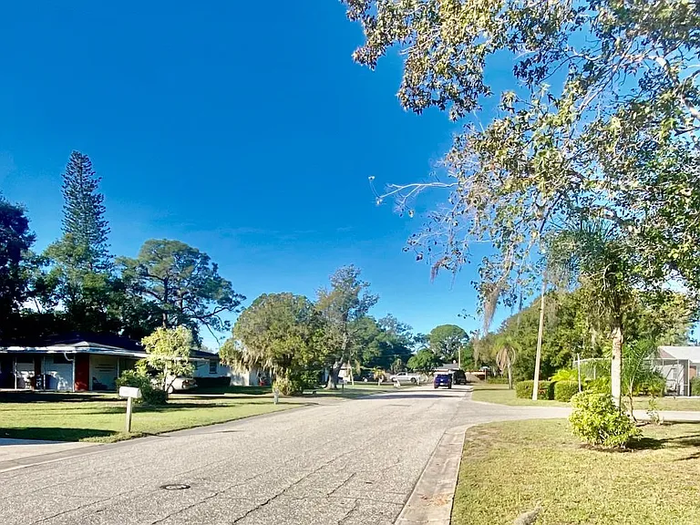 3533 Roxane Blvd — Photo 21