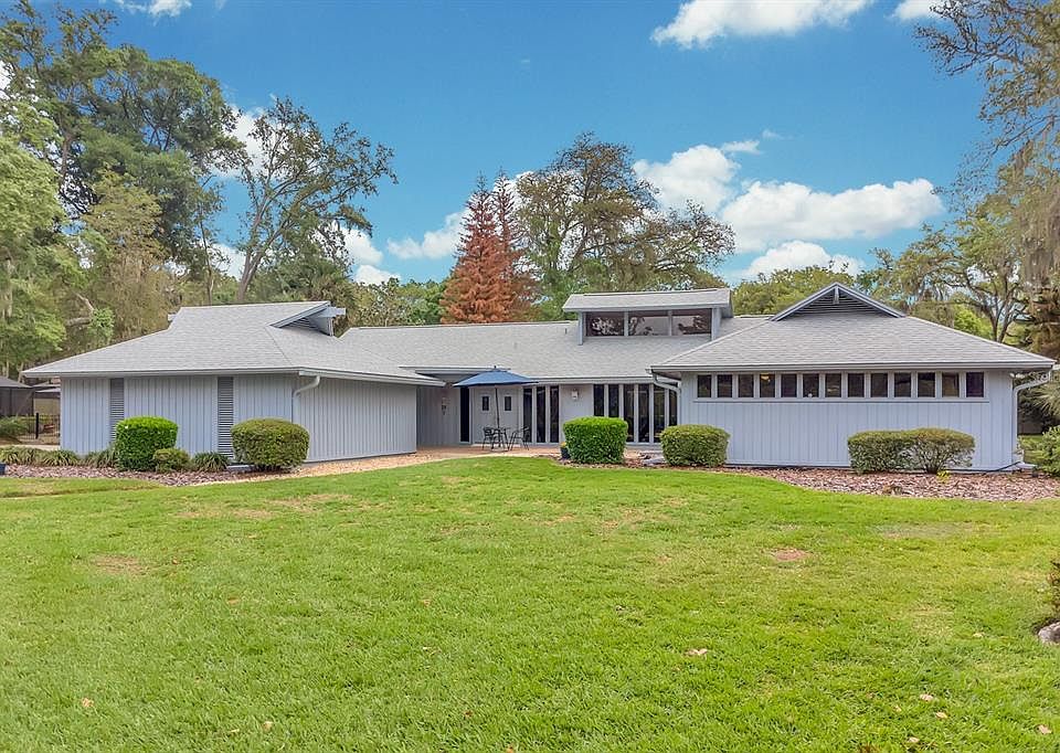 1st image of 318 VALLEY DRIVE