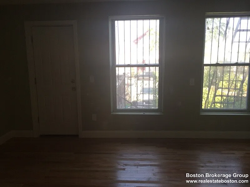 Building Photo - 35 Forbes St #1