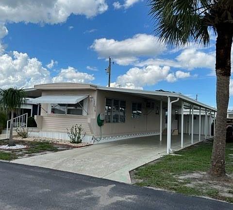 3rd image of 3020 Wisconsin Dr