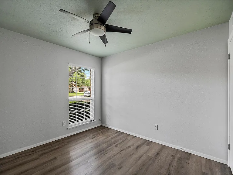 10122 Green Valley Ln — Photo 10