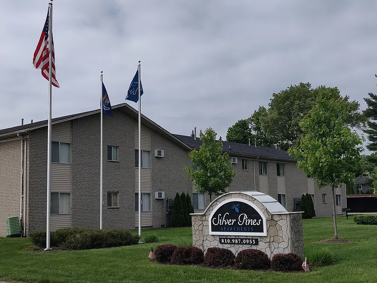 Silver Pines Apartments — Photo 25