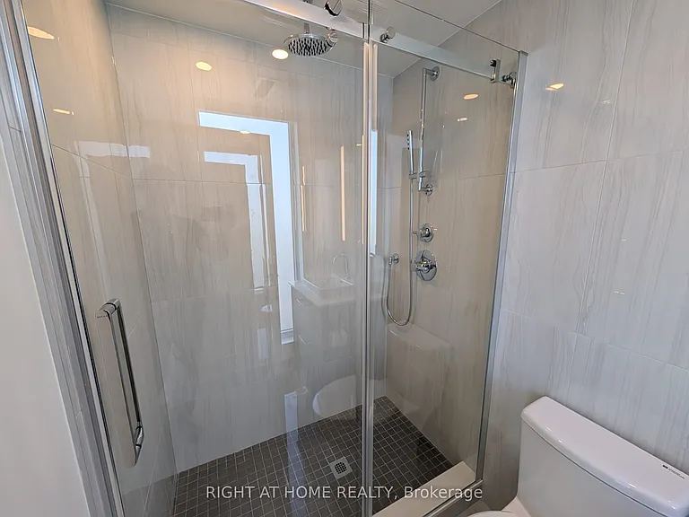 858 Dupont St #824 — Photo 11