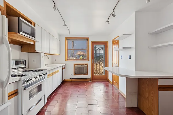 Rented by Compass | media 13