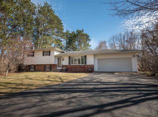 2250 Heatherton Ln, Plover, WI 54467