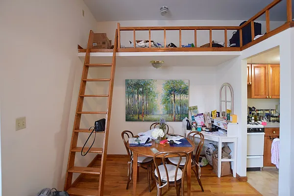 Rented by Street Realty Brokerage LLC | media 8