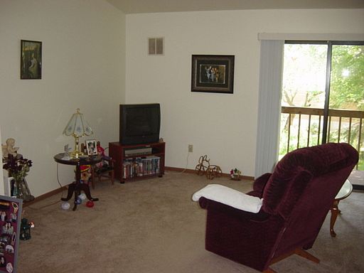 2nd image of 35 Hart Rd APT 3