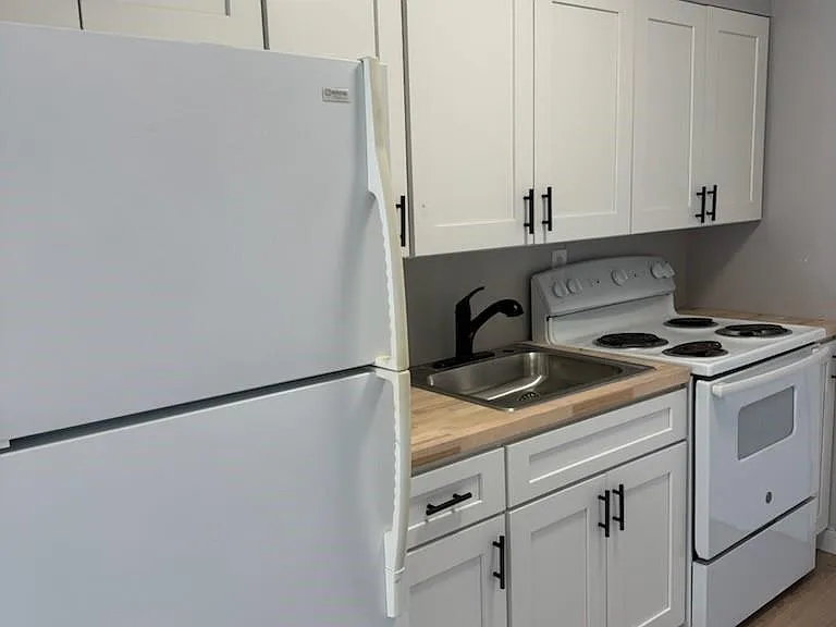 704 S Main Ave — Photo 2