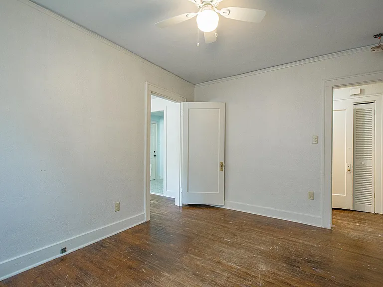 301 N Park St — Photo 25
