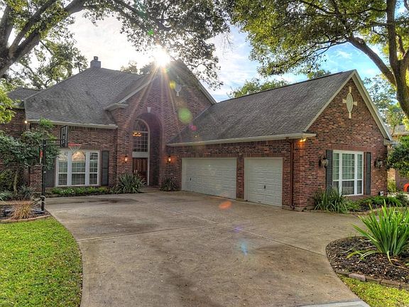Parking is never an issue, with a circular drive leading you to a 3 car, over-sized garage.  House is wrapped in brick, all 4 sides!No worries about stucco failures or needing to repaint!
