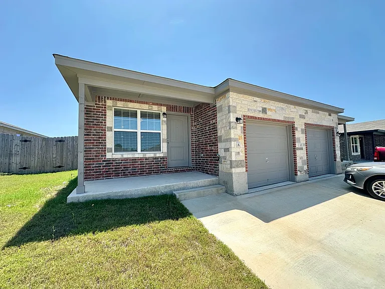 117A Dolphin Dr — Photo 1