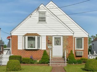 61 Liberty Blvd, Valley Stream, NY 11580