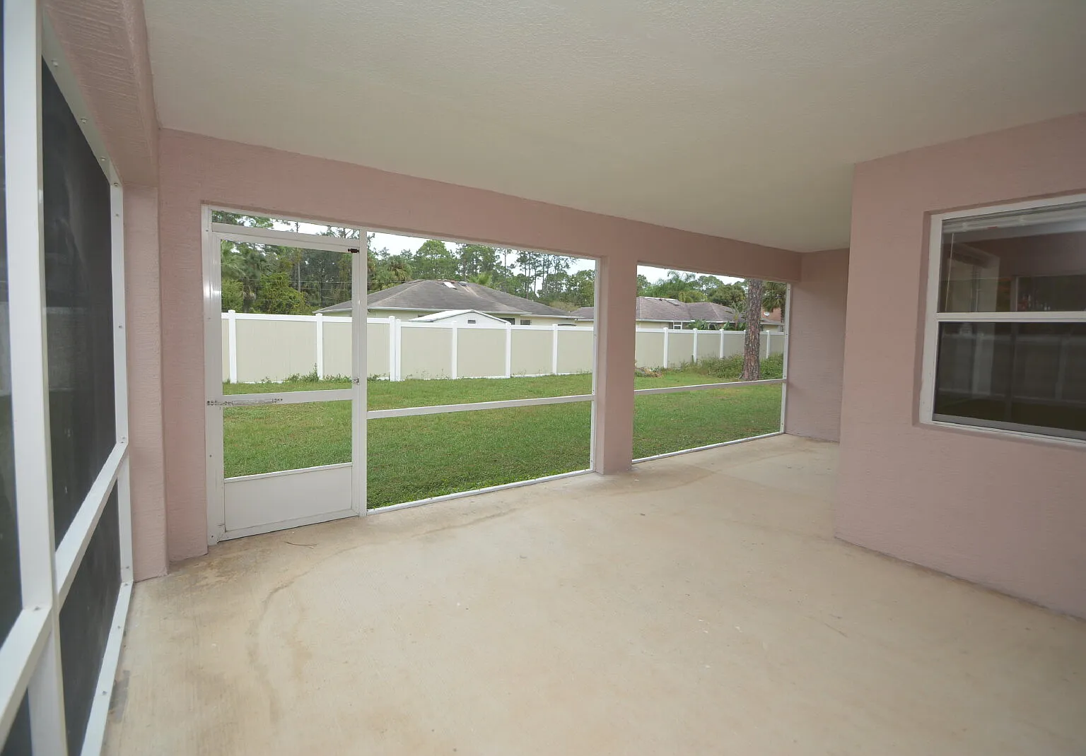4 bed, 2.0 bath, 2076 sqft, $2,100 — Photo 3