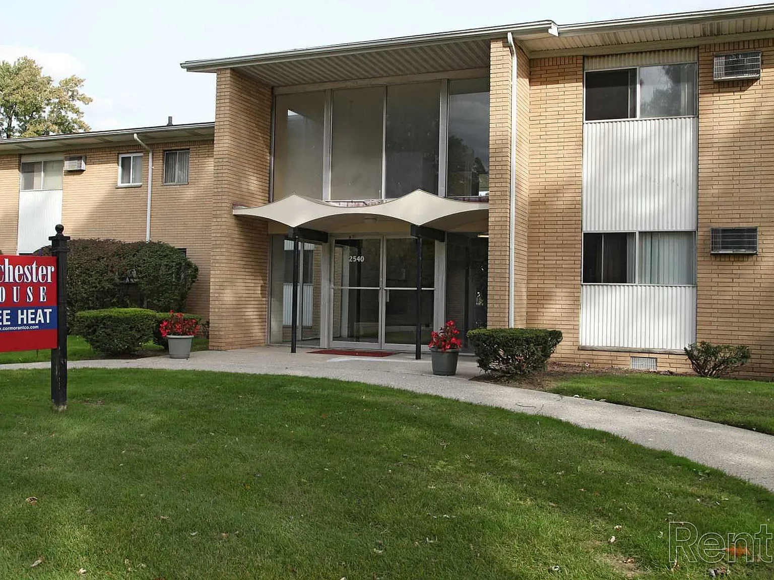Rochester House Apartments — Photo 4