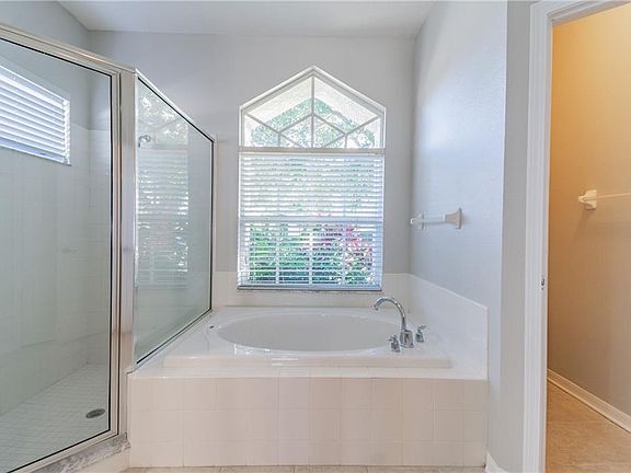 4th image of 13648 Artesa Bell Dr