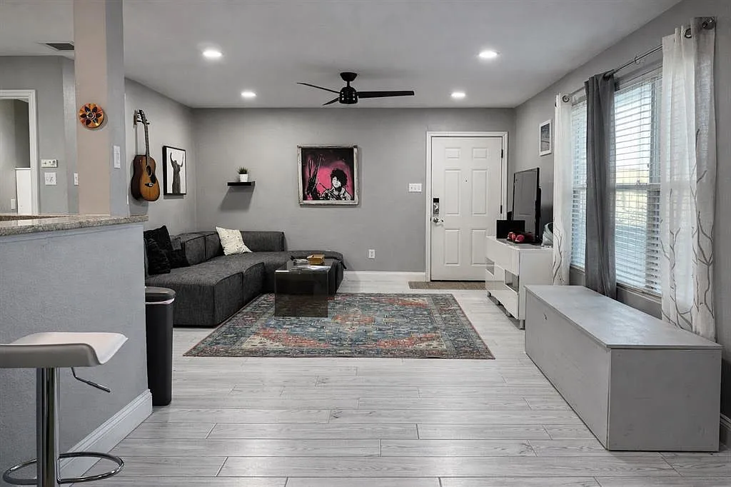 2 bed, 1.0 bath, 840 sqft, $1,750 — Photo 1