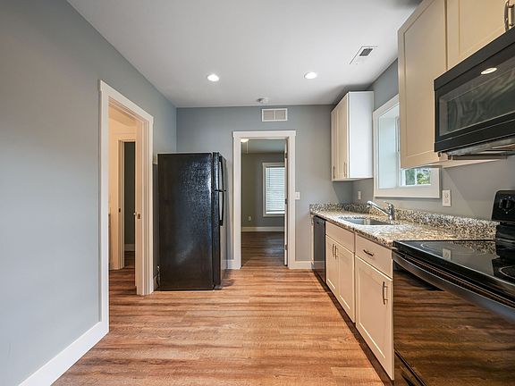 3rd image of 302 Main St