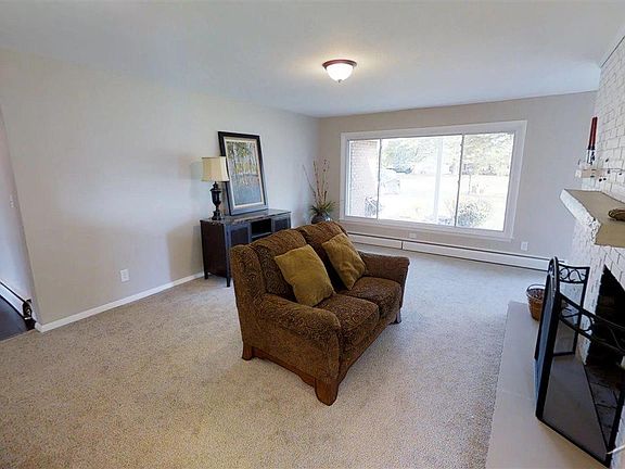 3rd image of 6323 Dewhirst Dr
