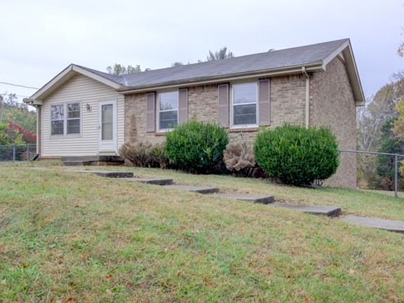 2nd image of 1324 Courtney Dr