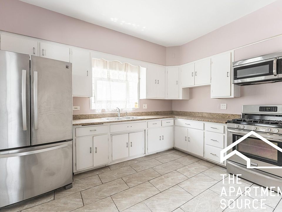 1st image of 2327 N Hamlin Ave Floor 1