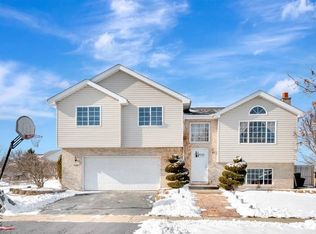 17128 S Santee Ct, Lockport, IL 60441