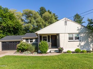 56 Saratoga Dr, Pittsfield, MA 01201