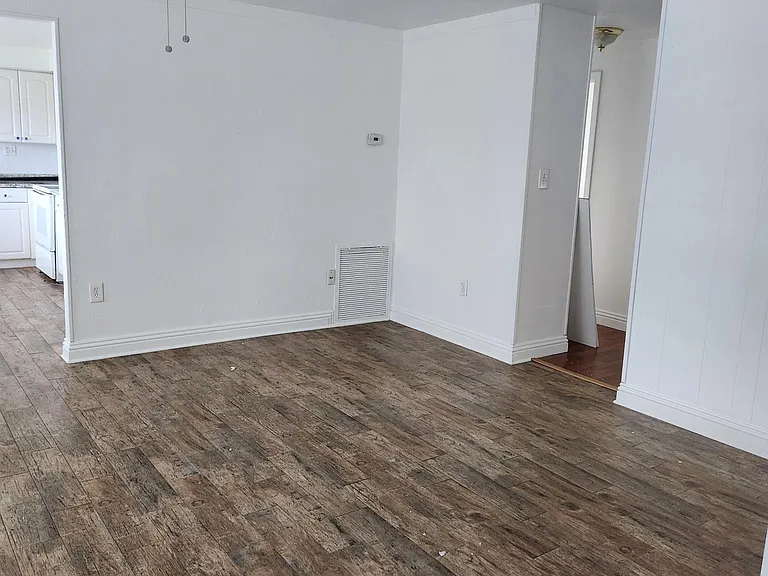 27639 Roslin Dr — Photo 9