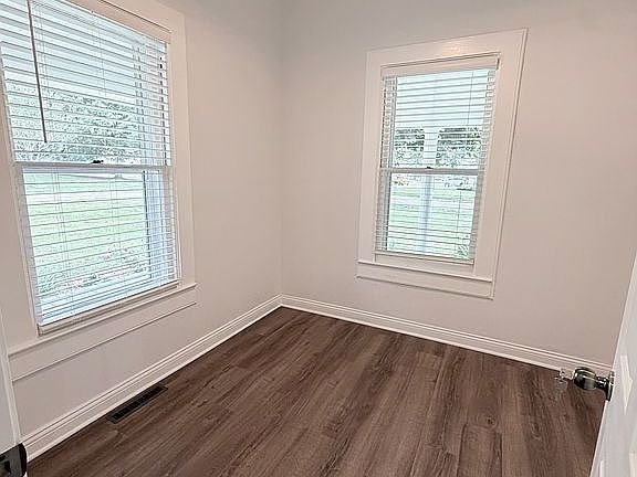 3rd image of 604 Main St