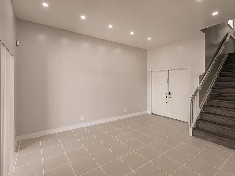 6292 NW 40th Ave — Photo 13
