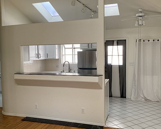 5th image of 2134 Oak St Unit A