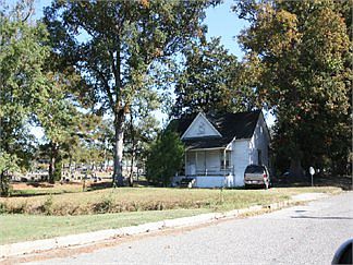 1st image of 194 Clewis St