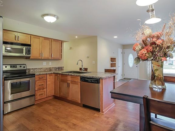 4th image of 2369 Harmony Dr