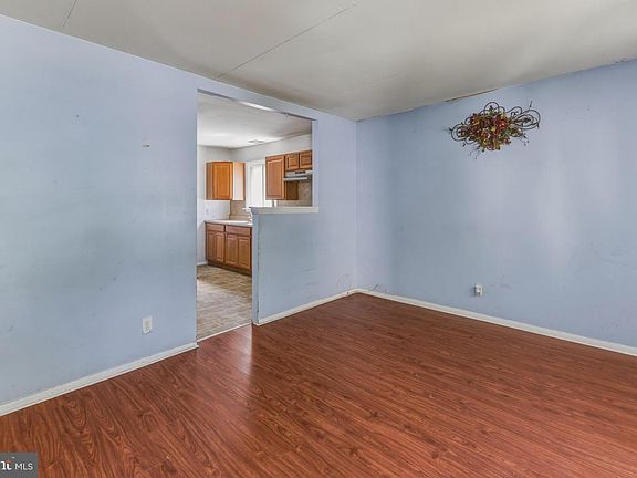 3rd image of 1501 Clearbrook Ave