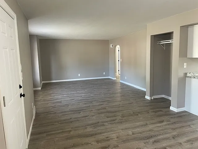 3 bed, 3275 sqft, $2,200 — Photo 4