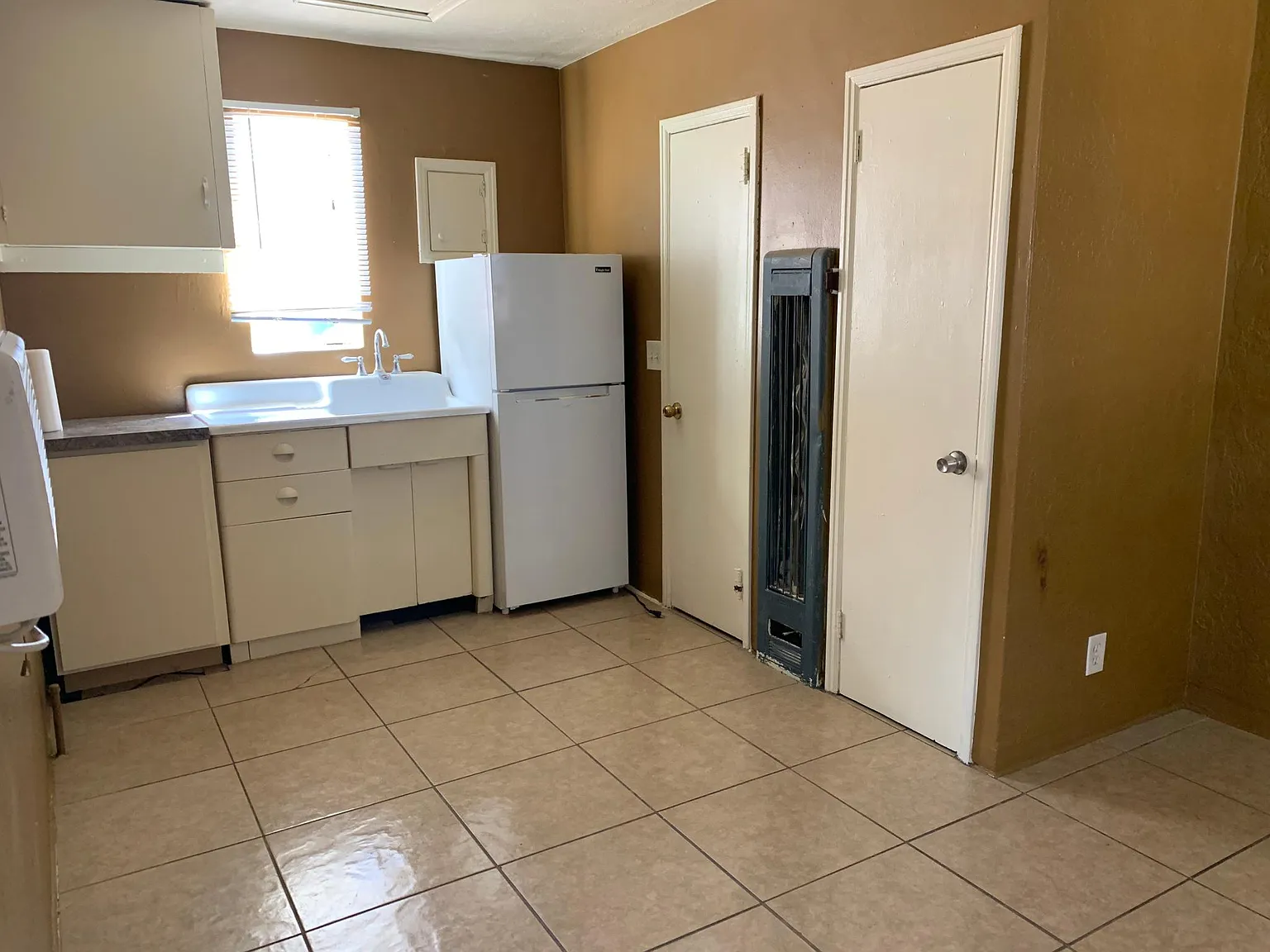 3606 S Clark Ave — Photo 2