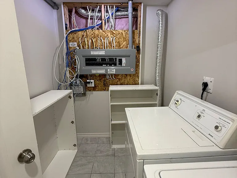 135 Monarch St #BASEMENT — Photo 29