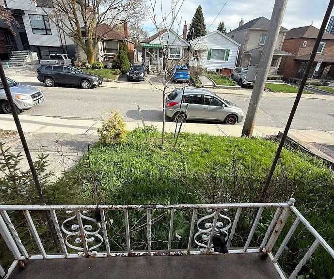 32 Belgravia Ave #MAIN — Photo 3