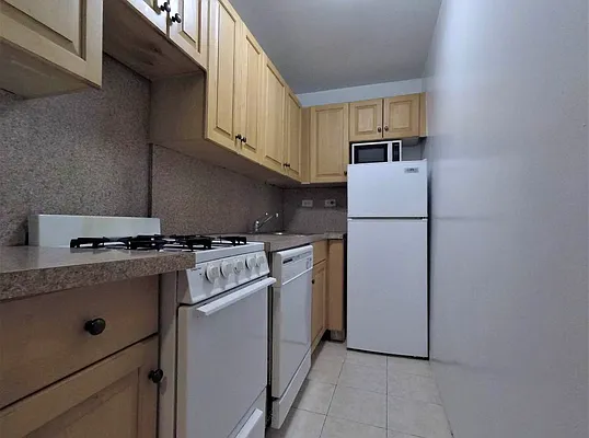 Rented by Green Home NY Realty LLC | media 17